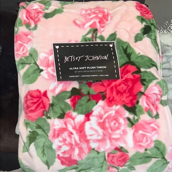Betsey Johnson Floral Plush Throw - Picture 1 of 2